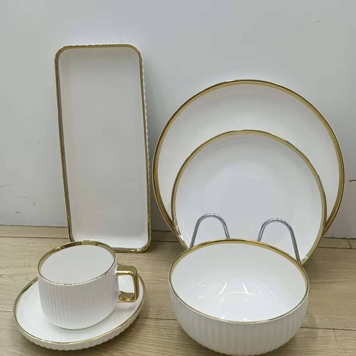 Color Box Ceramic Tableware Set, 32 Pieces alternate view