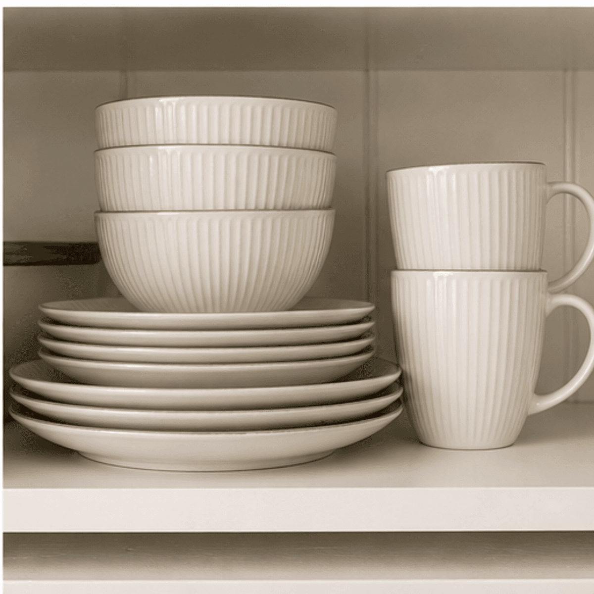 Fluted Ivory Ceramic Dinnerware Set detail 4